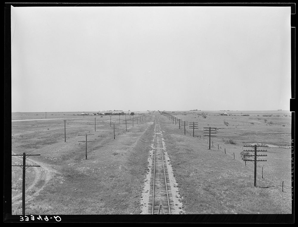 [Untitled photo, possibly related to: Railroad in the Great Plains near Vernon, Texas] by Russell Lee