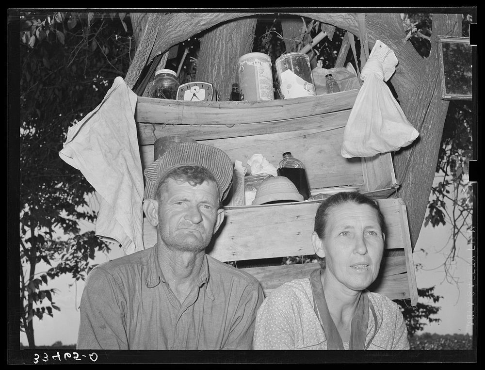 Migrant man and wife living near Muskogee. Muskogee County, Oklahoma by Russell Lee