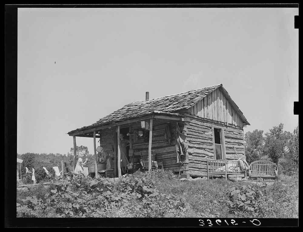 Home of tenant farmer near Sallisaw, Oklahoma by Russell Lee