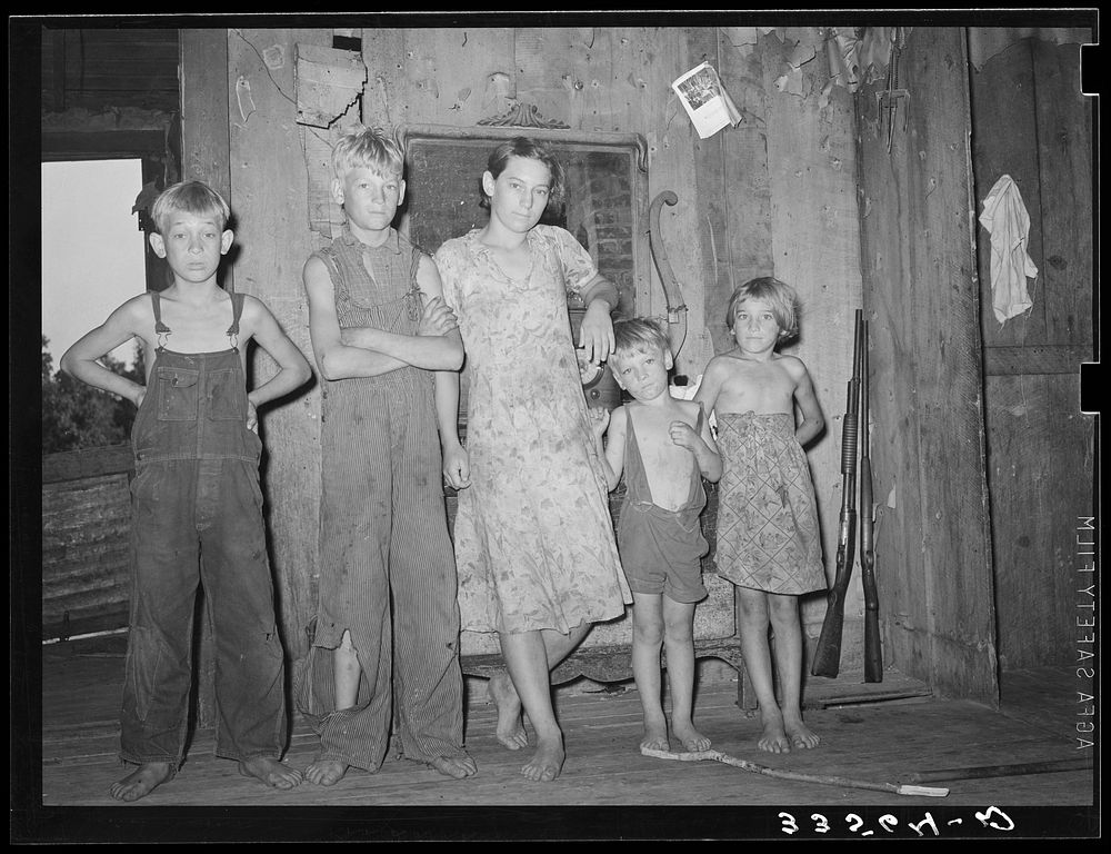 Children of agricultural day laborer living in McIntosh County, Oklahoma by Russell Lee