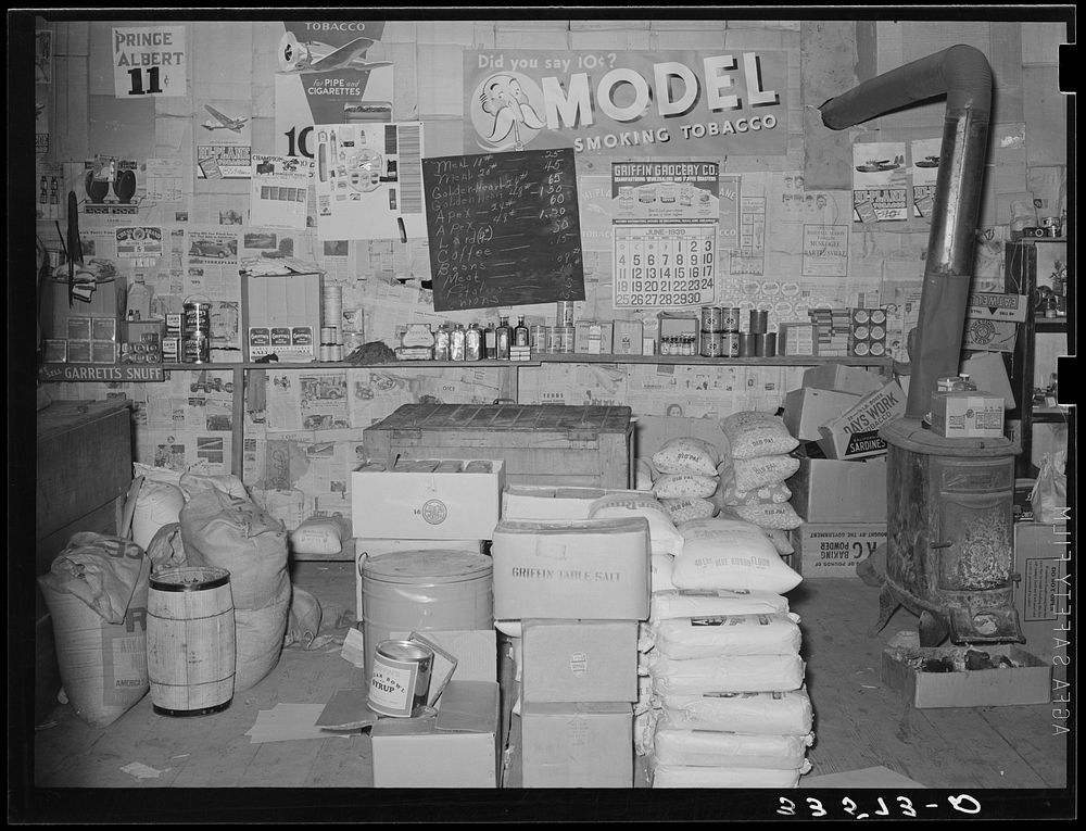 [Untitled photo, possibly related to: Country store. Wagoner County, Oklahoma] by Russell Lee