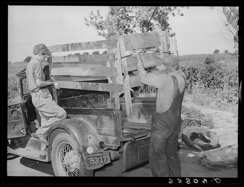 Getting ready to leave for California. Putting the cage in place on rear of truck. Near Muskogee, Oklahoma by Russell Lee