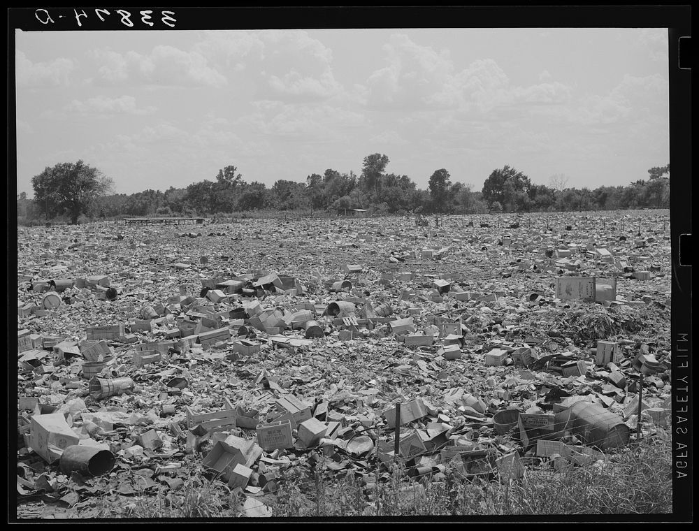 City dump, Oklahoma City, Oklahoma. It was on top of such as this that the Mays Avenue camp was built by Russell Lee