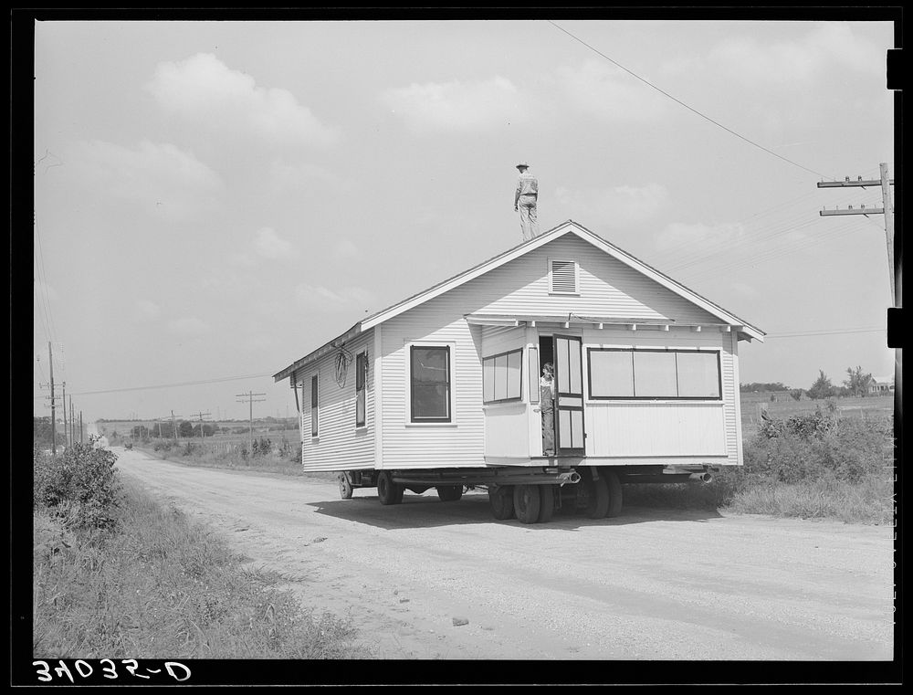[Untitled photo, possibly related to: Moving a house. Seminole, Oklahoma] by Russell Lee