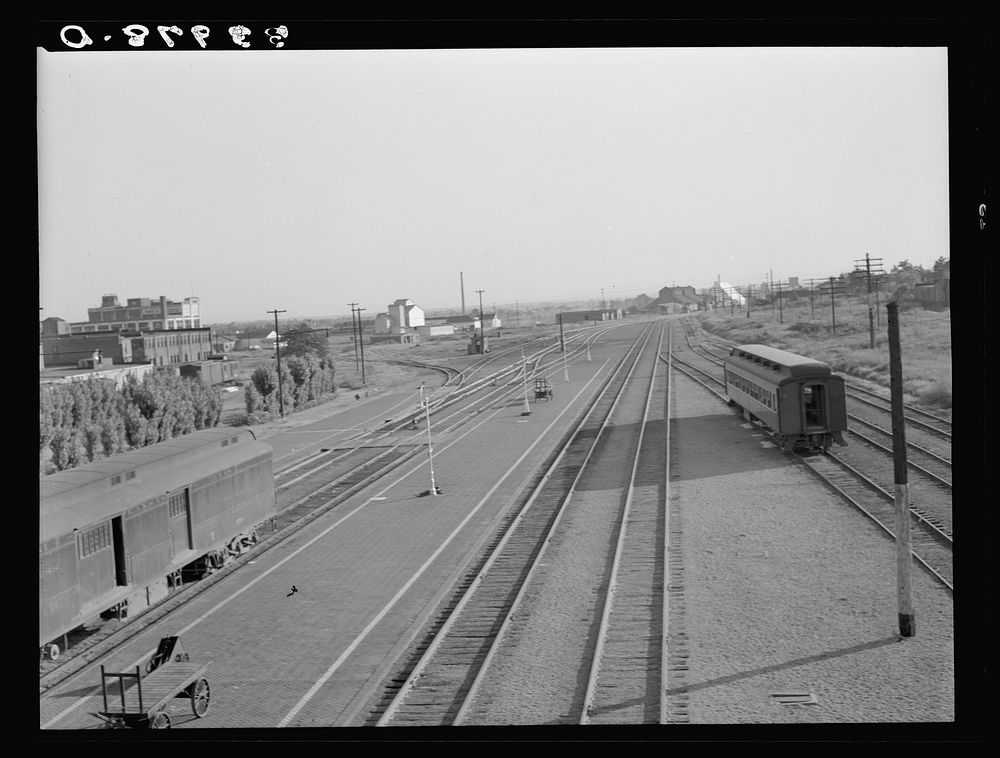 [Untitled photo, possibly related to: Railroad yards. Muskogee, Oklahoma] by Russell Lee