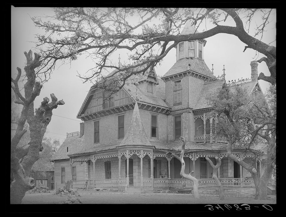[Untitled photo, possibly related to: Old mansion. Comanche, Texas] by Russell Lee