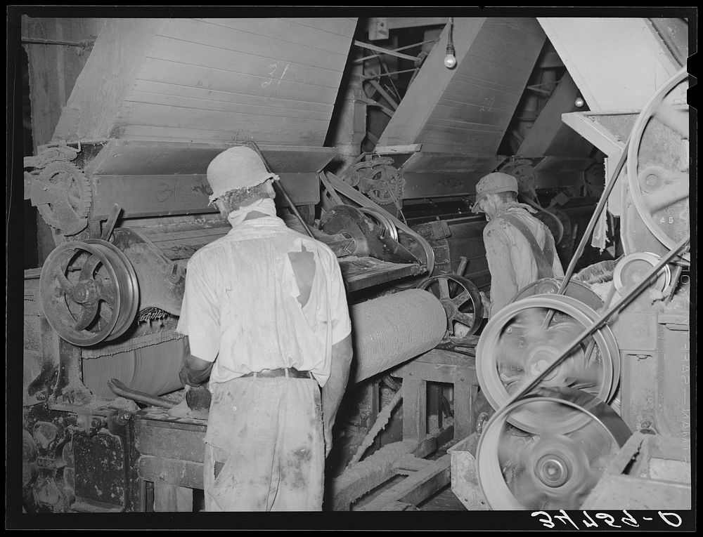 [Untitled photo, possibly related to:  working on machine in cotton seed oil mill. McLennan County, Texas] by Russell Lee