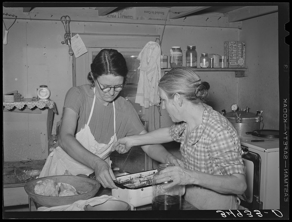 Activity in kitchen of eating house at auction. San Angelo, Texas by Russell Lee