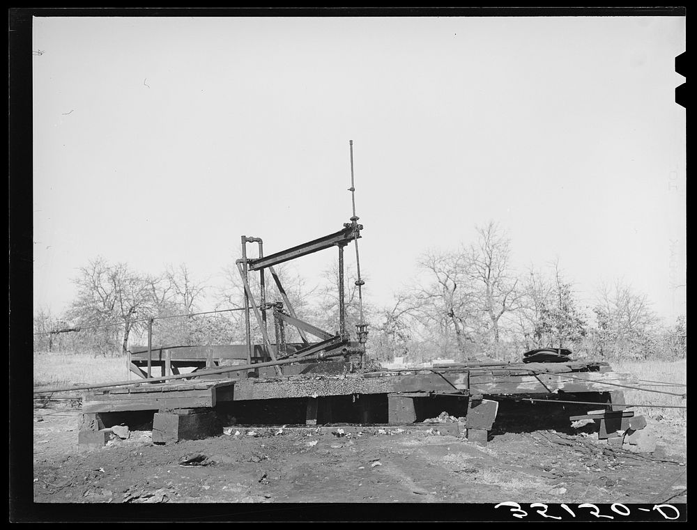 Oil well on the pump. Slick, Oklahoma by Russell Lee