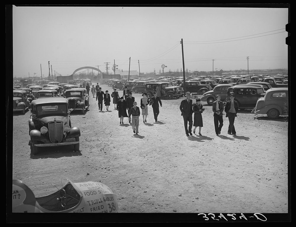 People arriving at San Angelo Fat Stock Show. San Angelo, Texas by Russell Lee