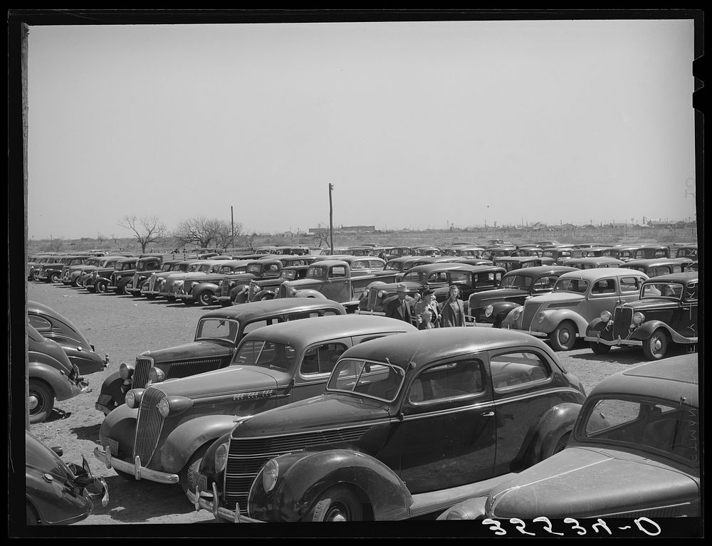 Parked cars at the San Angelo Fat Stock Show. San Angelo, Texas by Russell Lee
