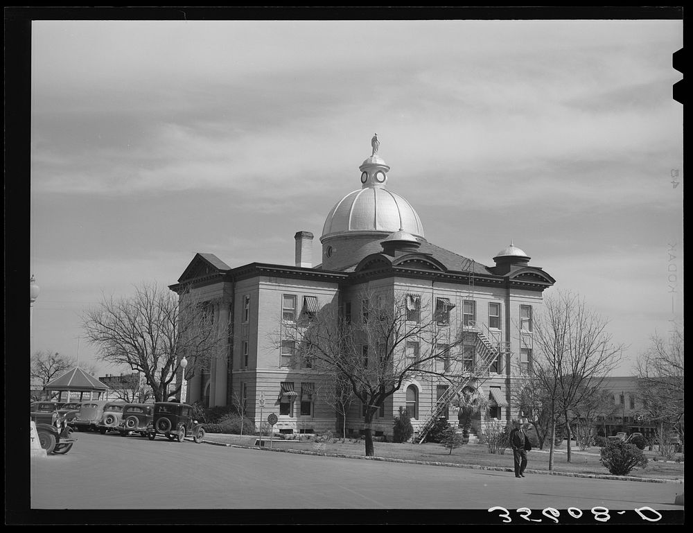 [Untitled photo, possibly related to: Courthouse at San Marcos. Texas. Hays County] by Russell Lee