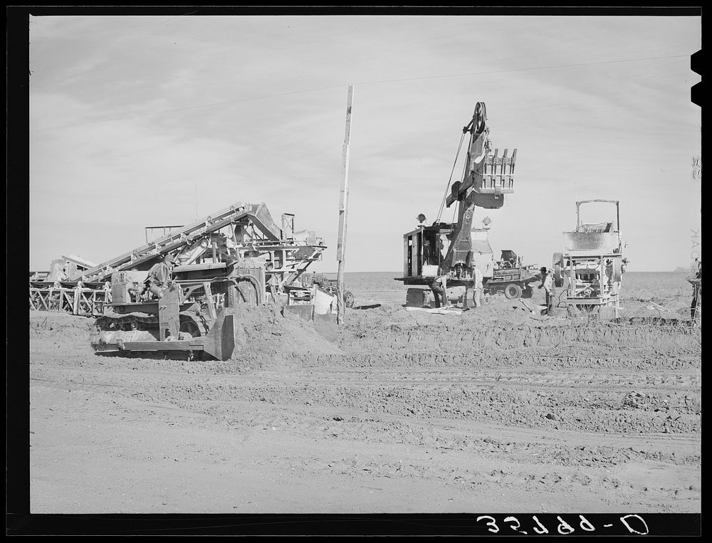 [Untitled photo, possibly related to: Road construction. Gaines County, Texas] by Russell Lee