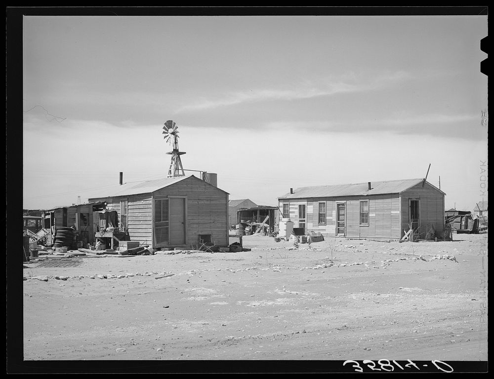 Houses of oil field workers in Hobbs, New Mexico by Russell Lee
