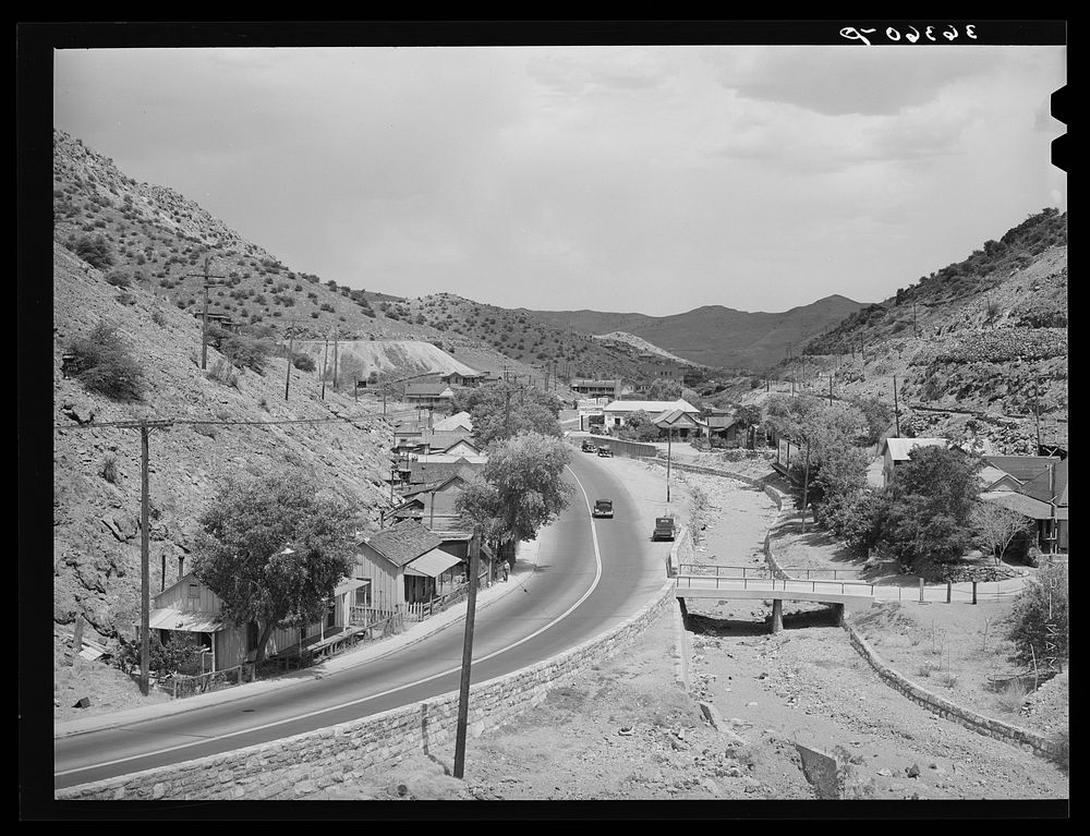 Looking down the highway on the outskirts of Bisbee, Arizona by Russell Lee