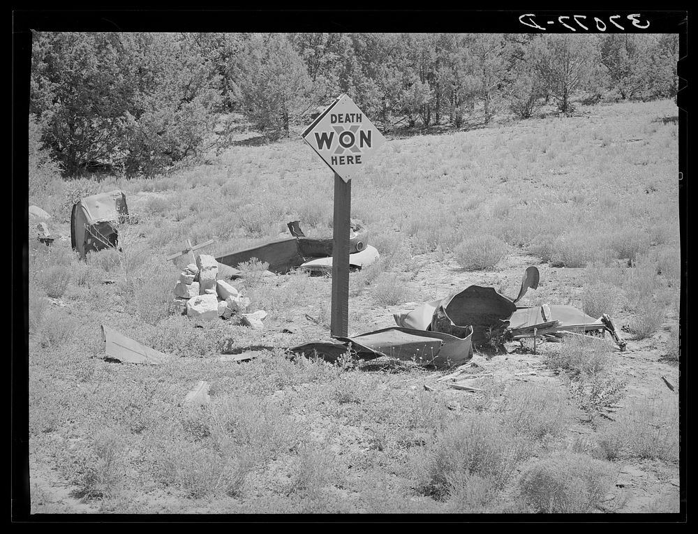 Marker of accident on highway in Bernalillo County, New Mexico by Russell Lee