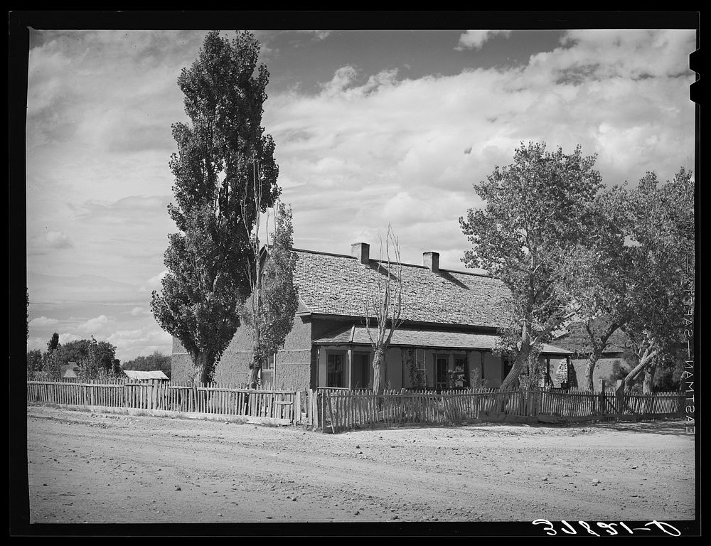 Adobe house. Concho, Arizona by Russell Lee