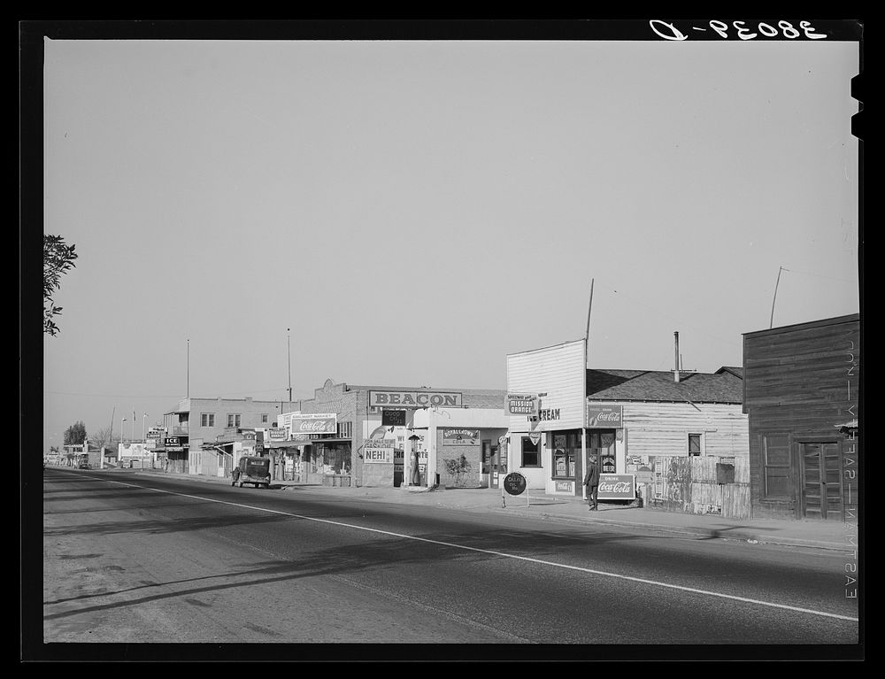 Main street Earlimart, California Russell Free Photo rawpixel