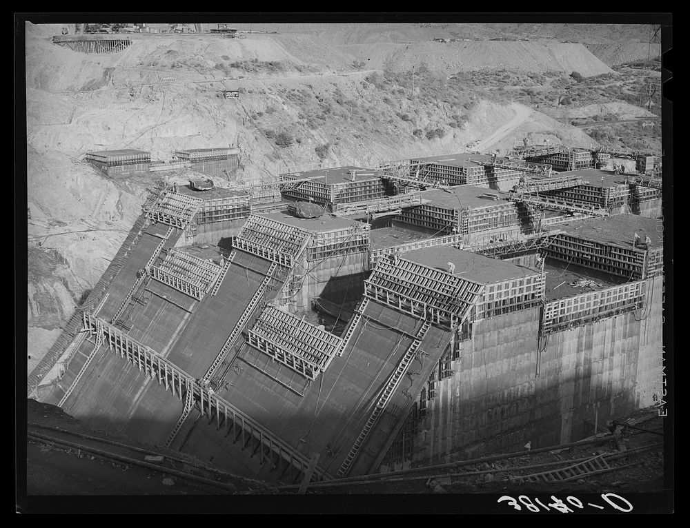 [Untitled photo, possibly related to: Shasta Dam under construction. Shasta County, California] by Russell Lee
