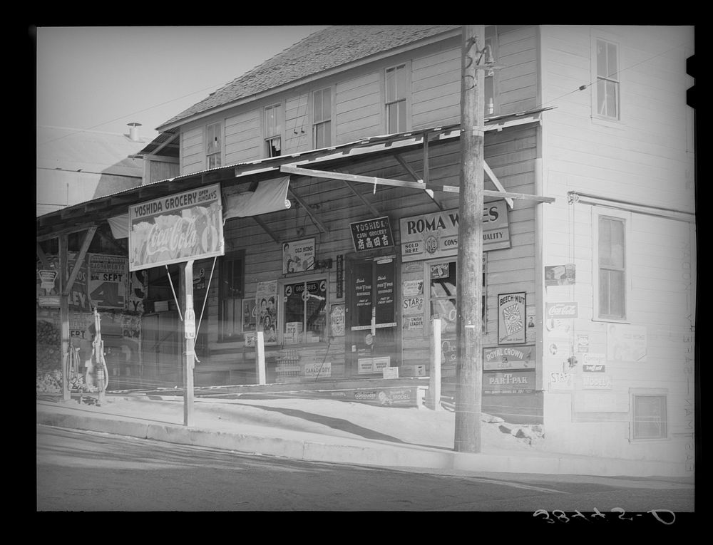 [Untitled photo, possibly related to: Grocery store. Loomis, Placer County, California] by Russell Lee