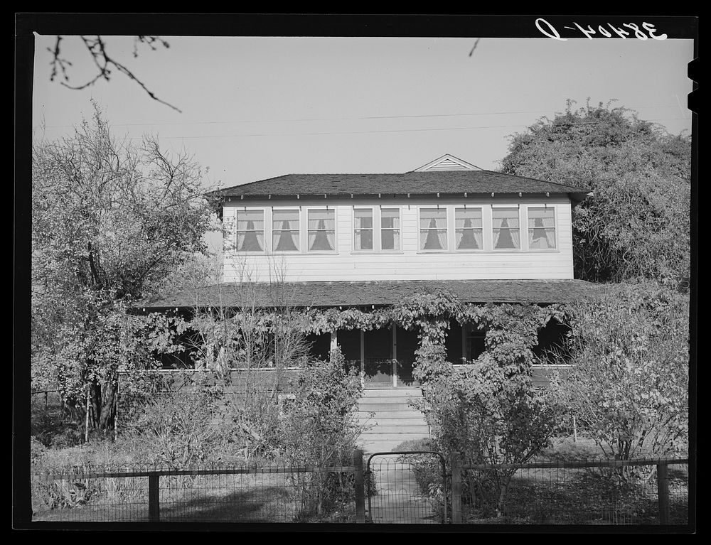 [Untitled photo, possibly related to: Farmhouse of fruit farmer near Auburn, California] by Russell Lee