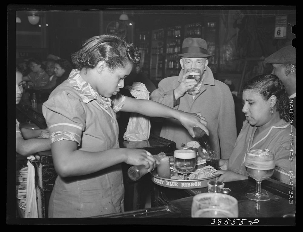 Serving beer at tavern. Southside of Chicago, Illinois by Russell Lee