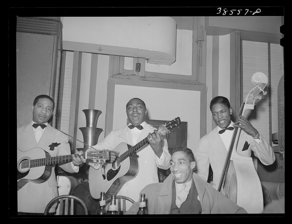 Entertainers at tavern. Chicago, Illinois by Russell Lee