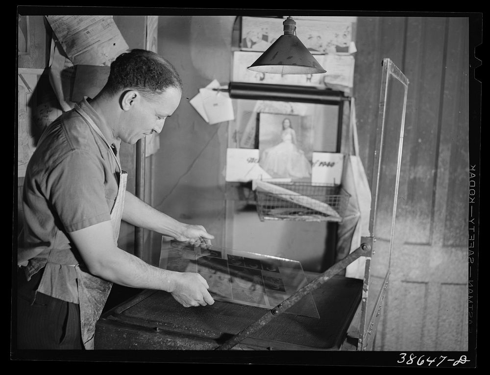 Photo engraver at Chicago Defender. Chicago, Illinois by Russell Lee