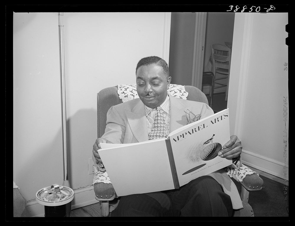 The best dressed  in Chicago, Illinois, spends an evening reading by Russell Lee