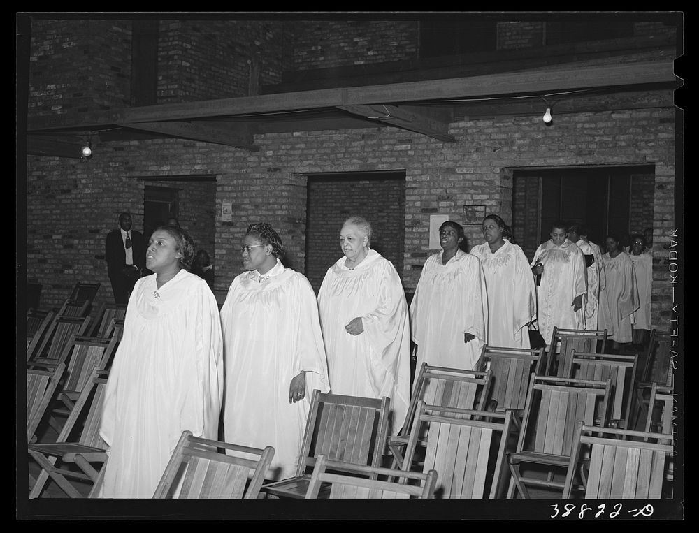 Processional of the choir of the Pentecostal church. Chicago, Illinois by Russell Lee