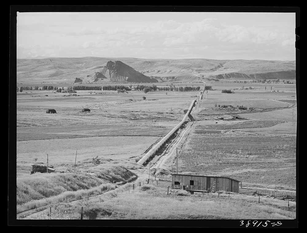 Conduit carrying irrigation water across the Owyhee River Valley to Dead Ox Flat. Vale-Owyhee irrigation project. Malheur…