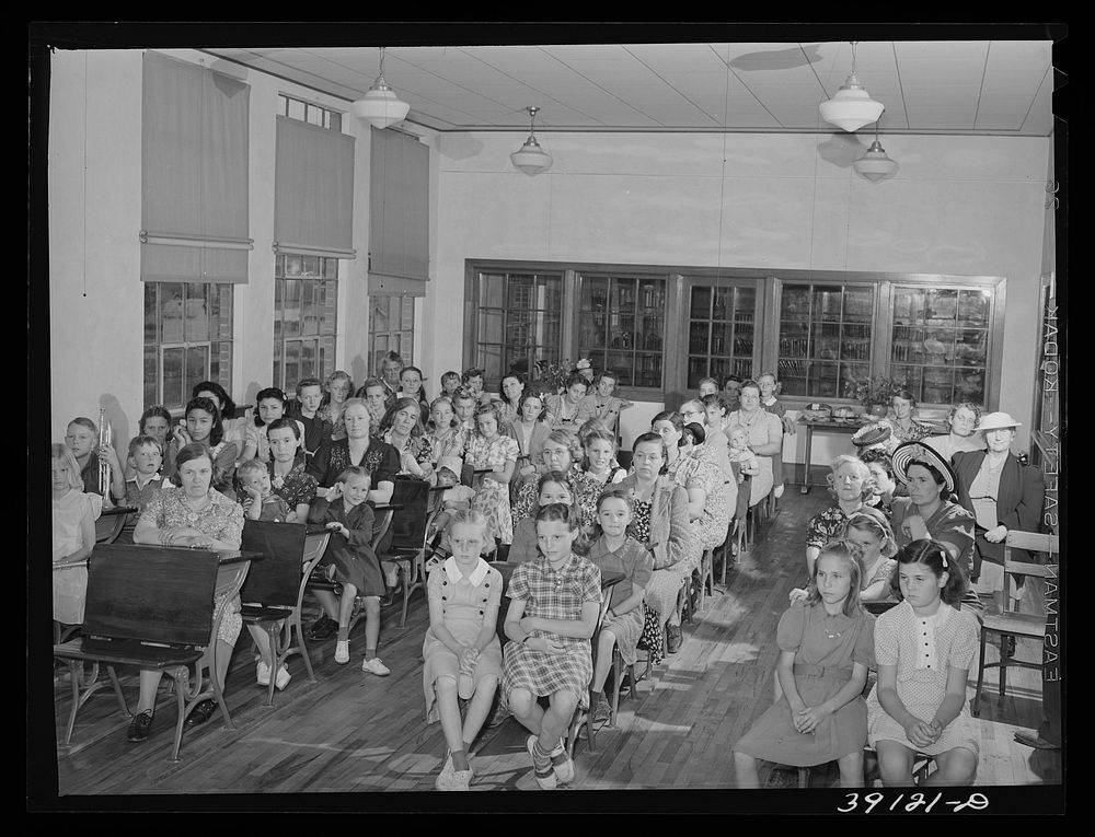 Schoolchildren and their mothers at the 4-H Club Spring fair. Adrian, Oregon by Russell Lee