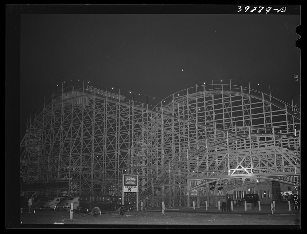 Amusement facilities at Mission Beach, amusement center at San Diego, California by Russell Lee