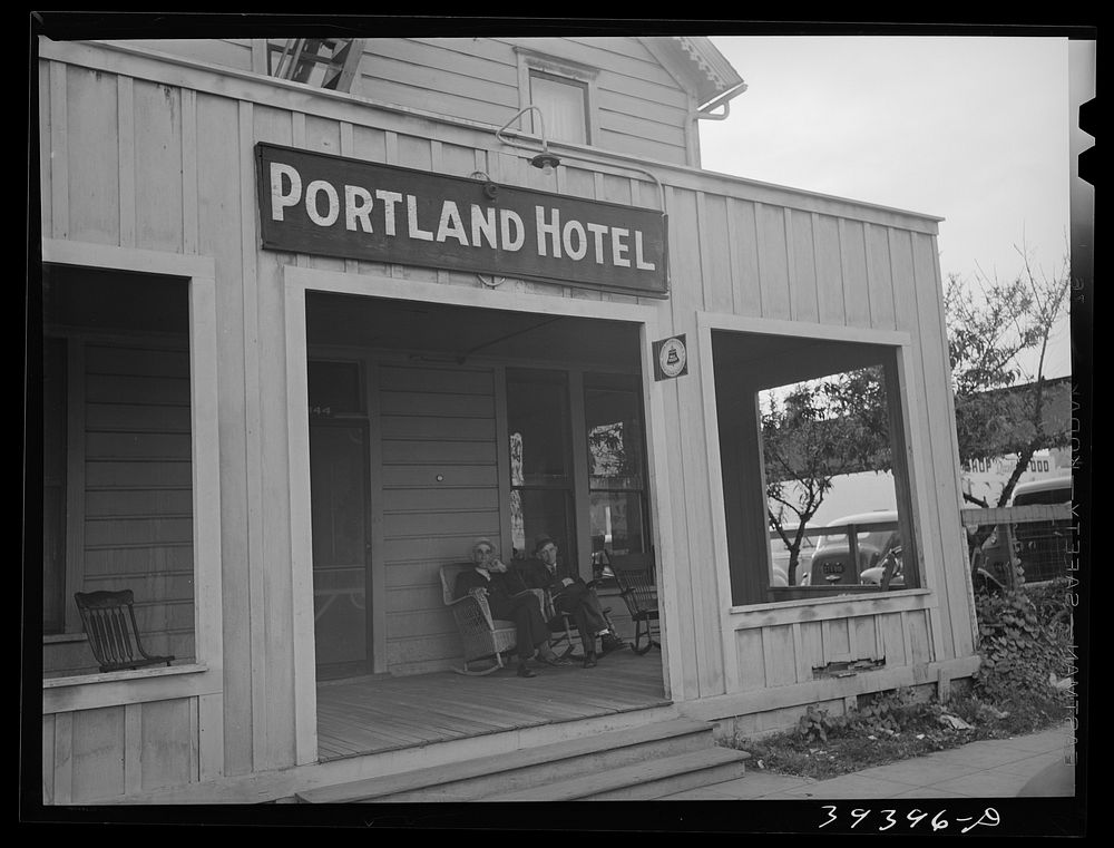 Exterior of the Portland Hotel. San Diego, California by Russell Lee