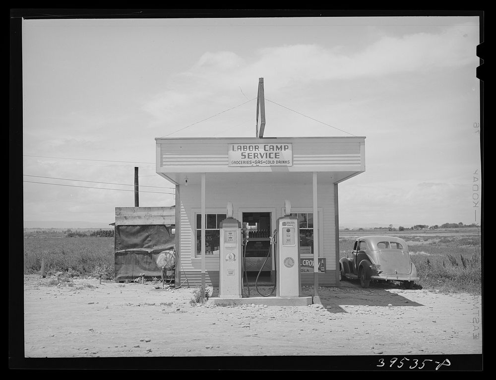 Filling station and store across the street from the FSA (Farm Security Administration) labor camp. Caldwell, Idaho by…