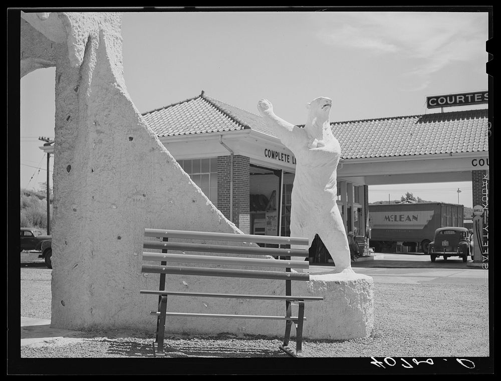 [Untitled photo, possibly related to: Ice cream stand on U.S. Highway No. 1, Washington, D.C.]. Sourced from the Library of…
