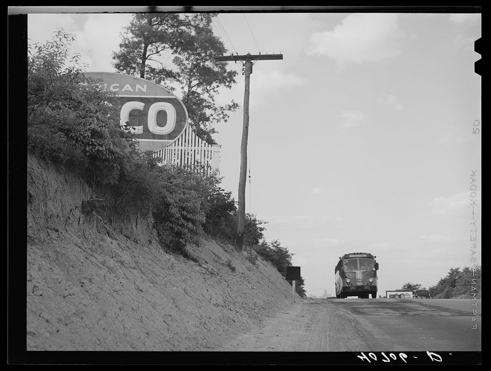 Greyhound bus on U.S. Highway No. 1, near Saint Dennis, Maryland. Sourced from the Library of Congress.