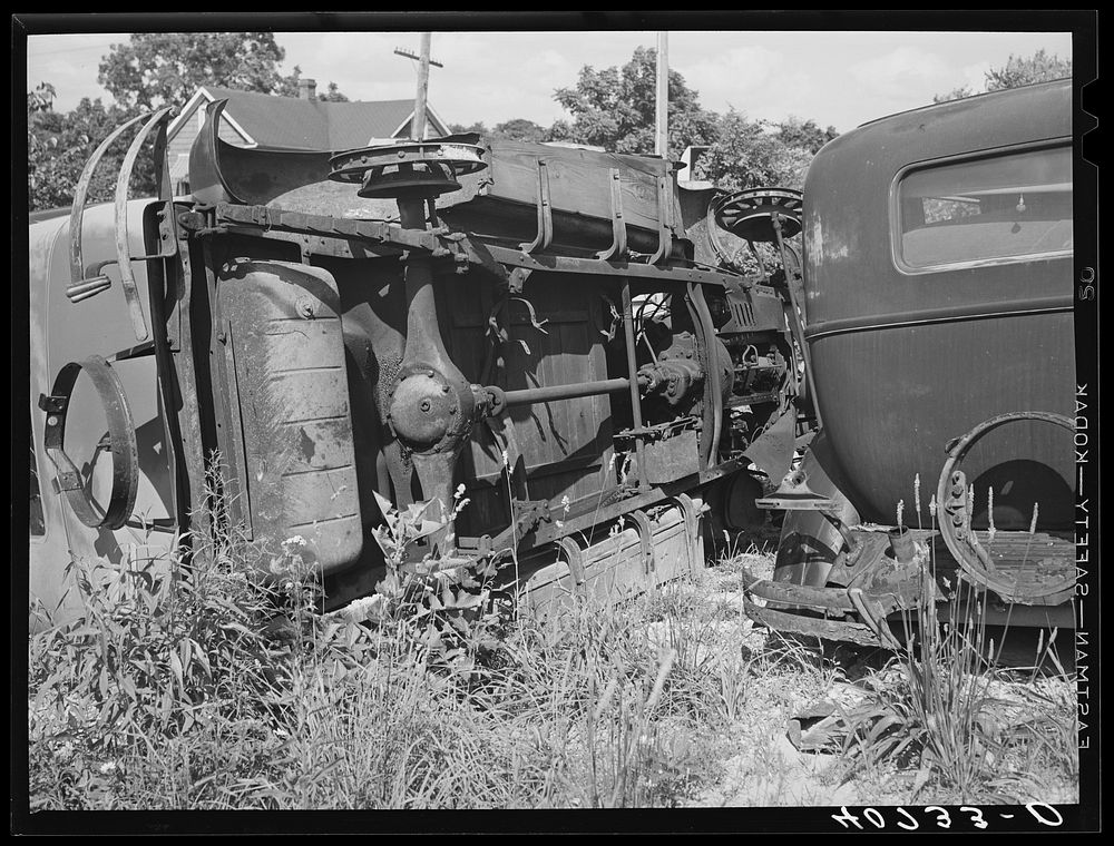 Auto graveyard, used parts along U.S. Highway No. 1 near Sulphur Springs, Maryland. Sourced from the Library of Congress.