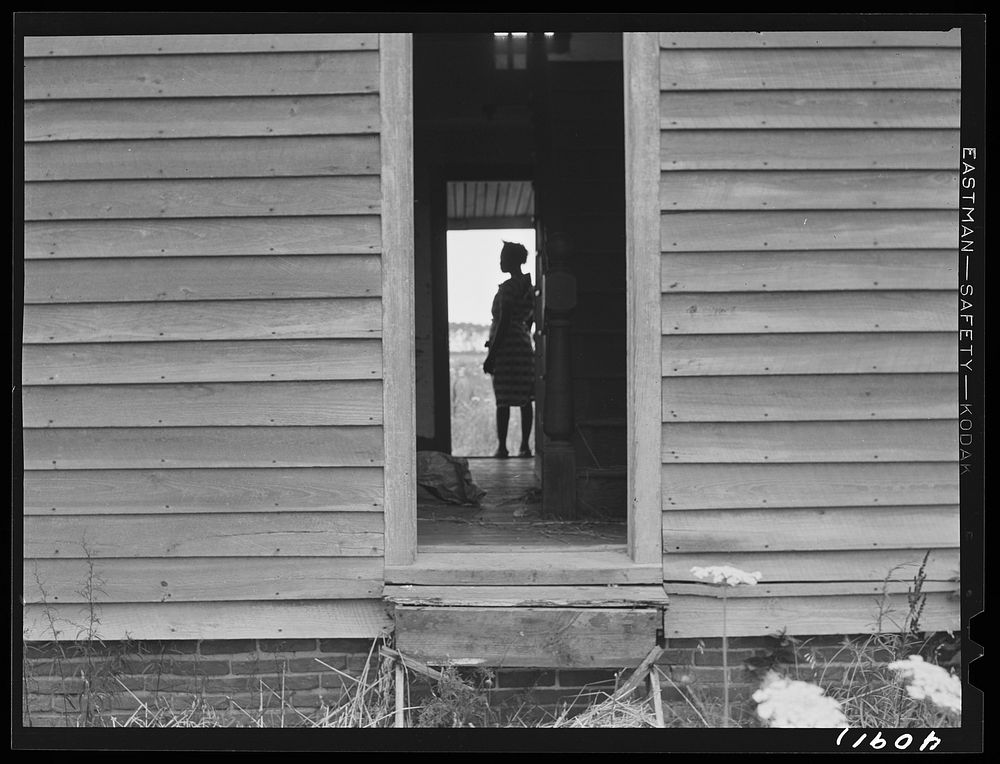 Migratory agricultural workers stay in this house near Onley, Virginia. Sourced from the Library of Congress.