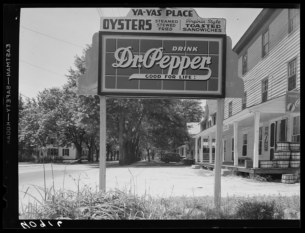 [Untitled photo, possibly related to: Main street in Mardela, Maryland, on Sunday]. Sourced from the Library of Congress.