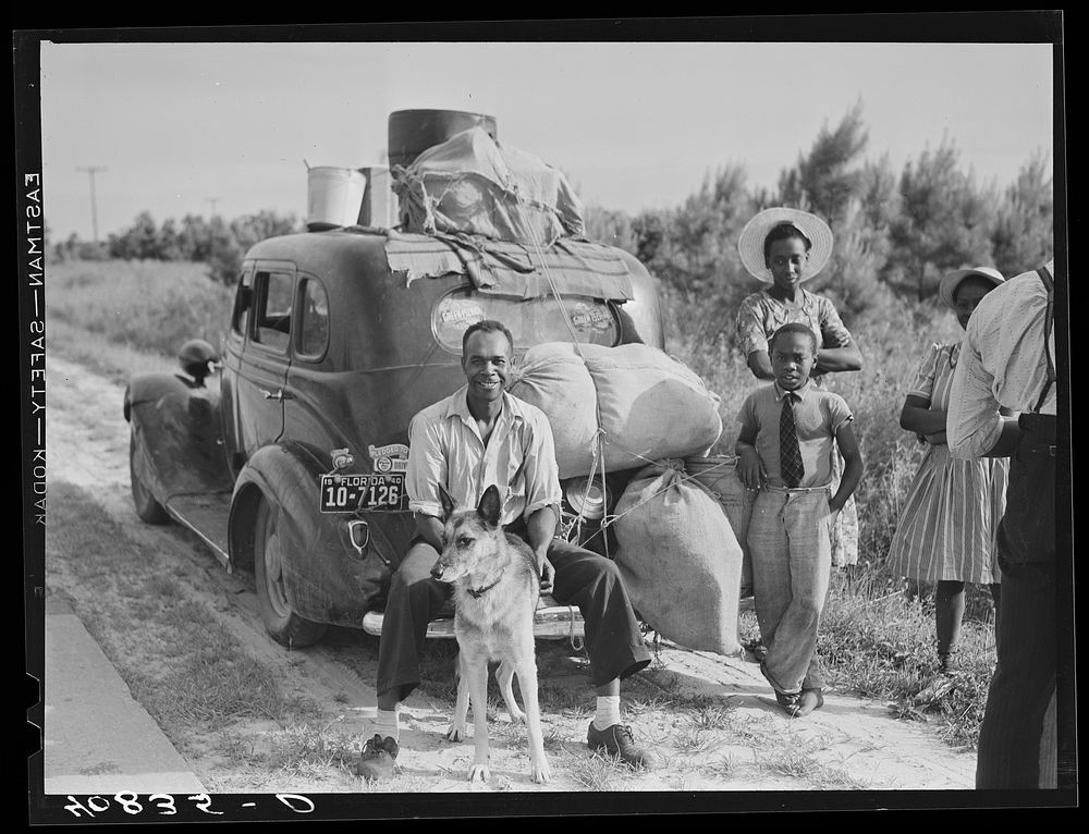 [Untitled photo, possibly related to: Group of Florida migrants on their way to Cranberry, New Jersey, to pick potatoes.…
