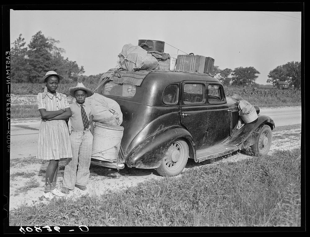 [Untitled photo, possibly related to: Group of Florida migrants on their way to Cranberry, New Jersey, to pick potatoes.…