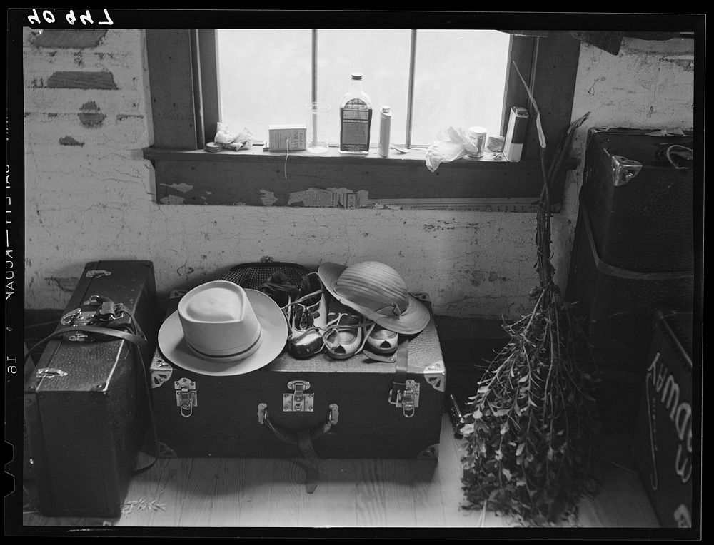 In the new home of a group of Florida migrants just arrived at Onley, Virginia. Sourced from the Library of Congress.