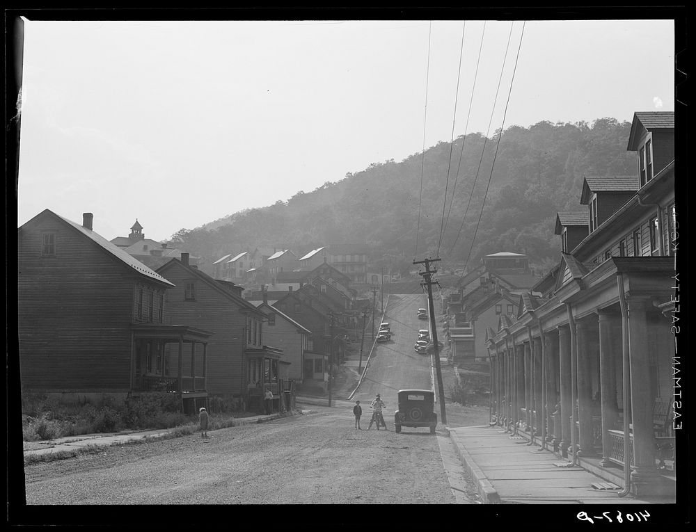 [Untitled photo, possibly related to: Street in Upper Mauch Chunk, Pennsylvania]. Sourced from the Library of Congress.