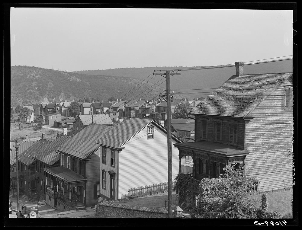 Houses in Upper Mauch Chunk, Pennsylvania. Sourced from the Library of Congress.