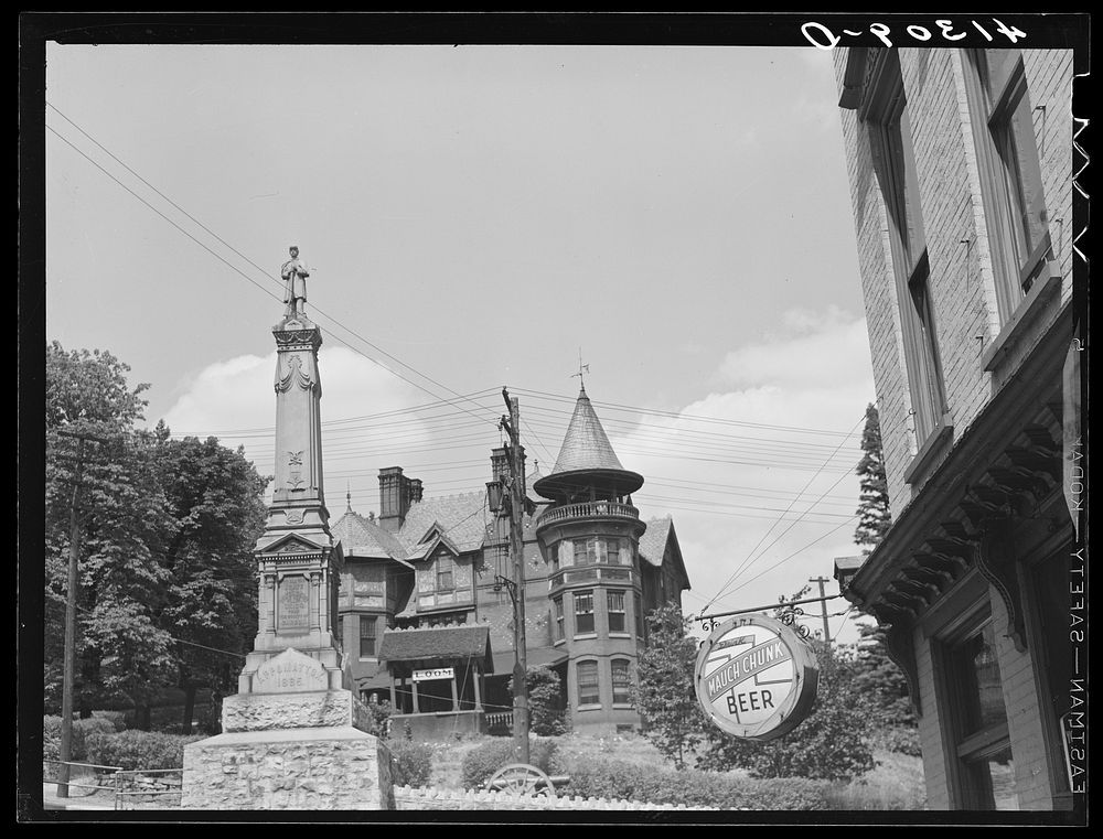Civil War Memorial in a square in Mauch Chunk, Pennsylvania. Sourced from the Library of Congress.