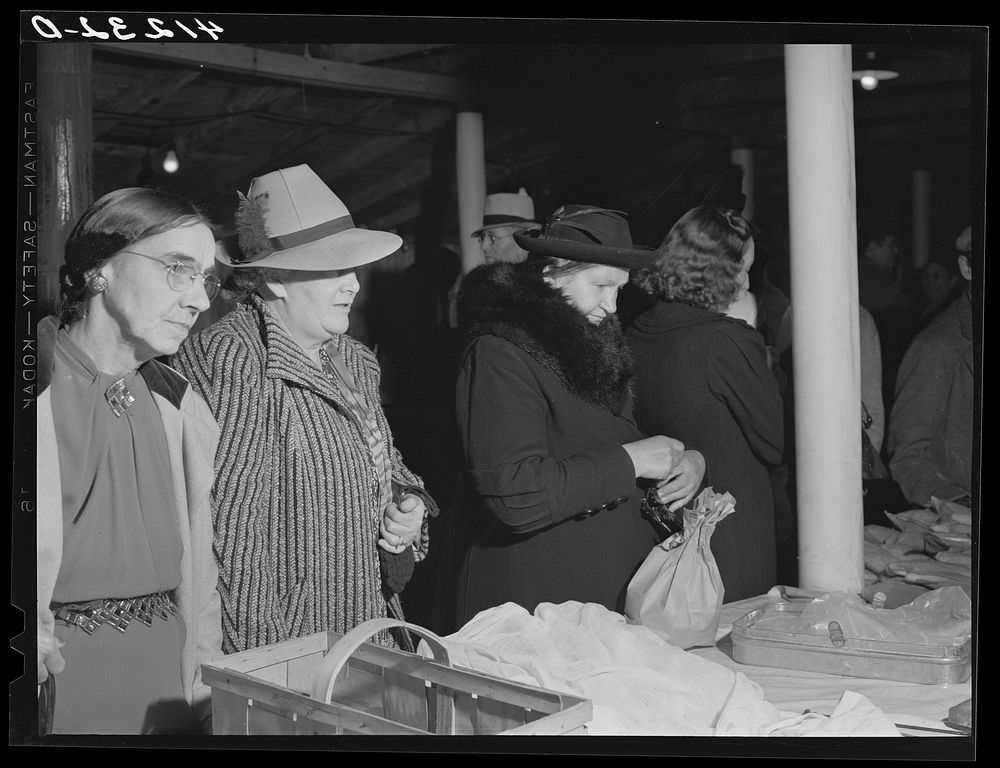 Customers at Tri-County Farmers Co-op market at Du Bois, Pennsylvania. Sourced from the Library of Congress.