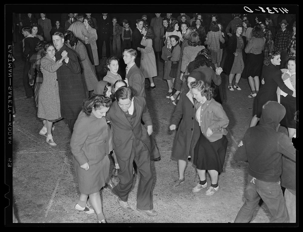 The evening program after the Barrel Rolling Contest consisted of dancing in the street (plenty of jitterbugging). Presque…