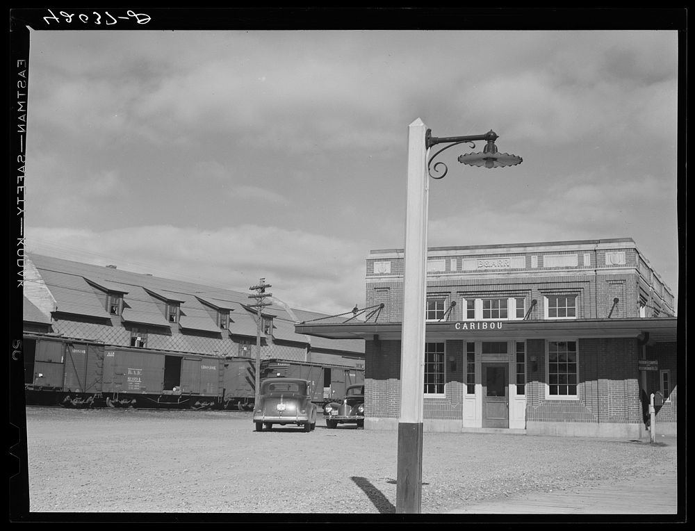 Railroad station in Caribou, Maine, "greatest potato shipping point in the world". Sourced from the Library of Congress.