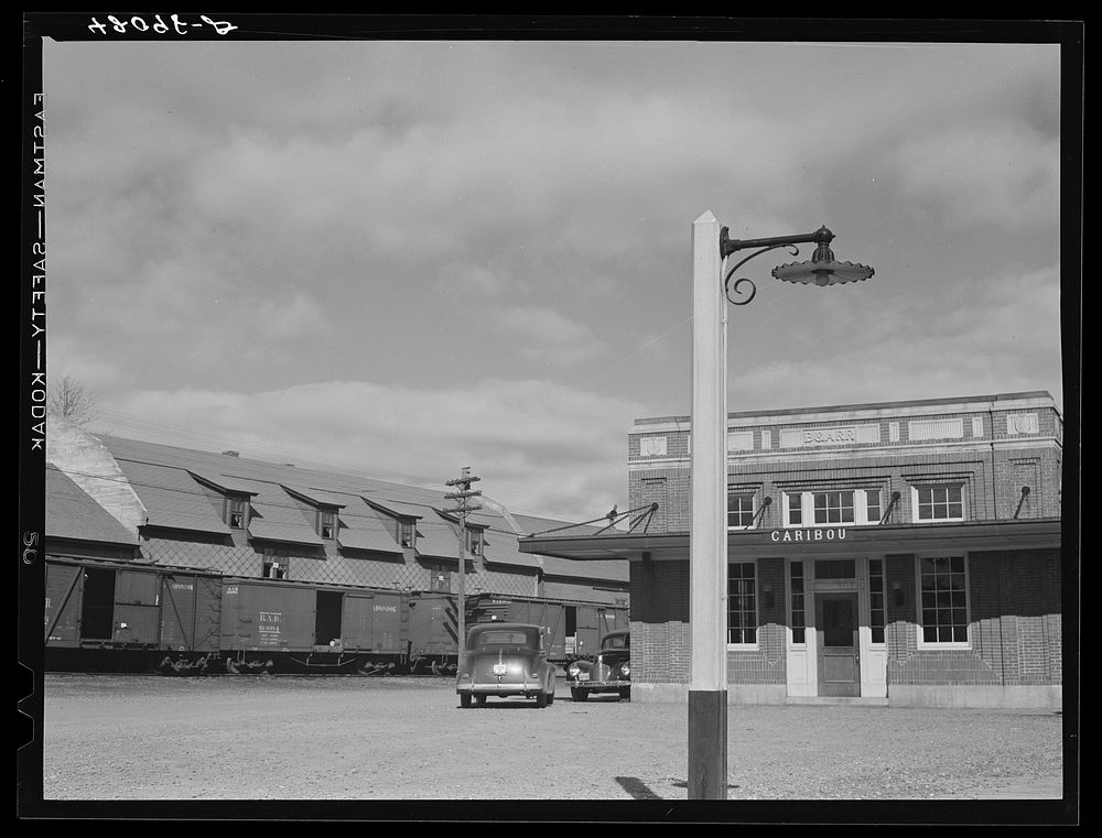 [Untitled photo, possibly related to: Railroad station in Caribou, Maine, "greatest potato shipping point in the world"].…